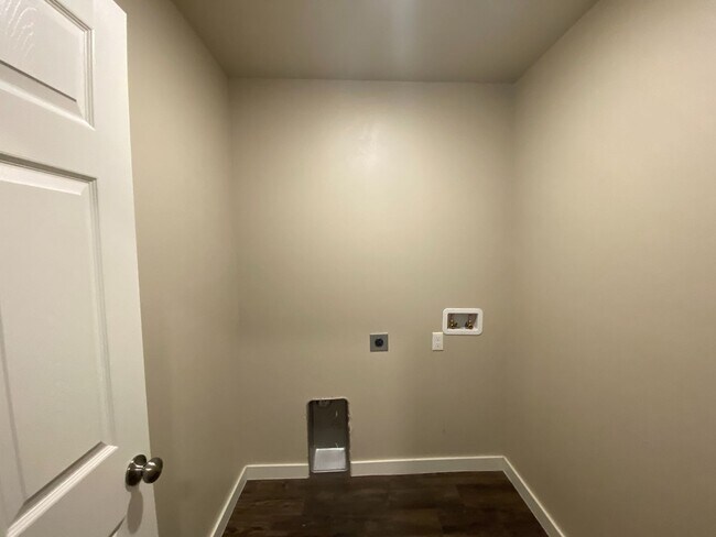 Building Photo - 3 Bed 2 Bath Duplex in Moore Schools!!!