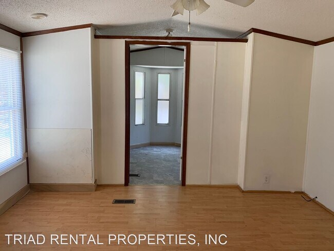 Building Photo - 3 br, 2 bath House - 133 S. SANDY RIDGE