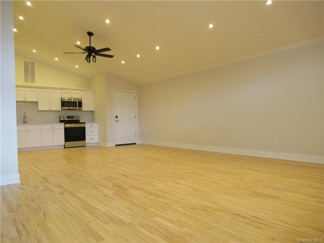 Foto del edificio - 12 Peekskill Hollow Rd
