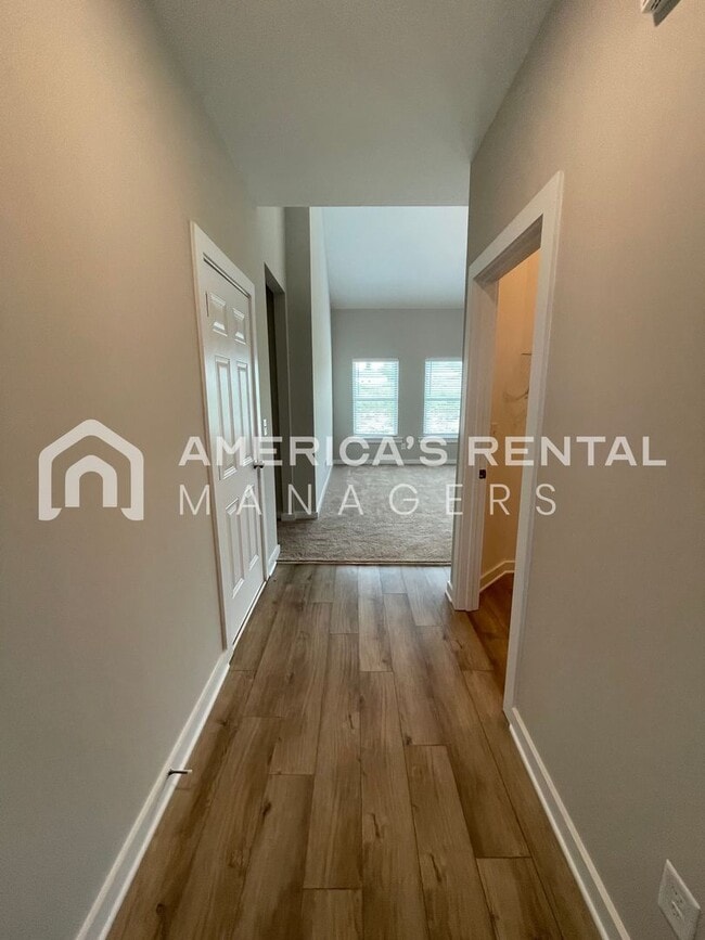 Building Photo - Available Now!! PRICE REDUCTION*** SIGN A ...