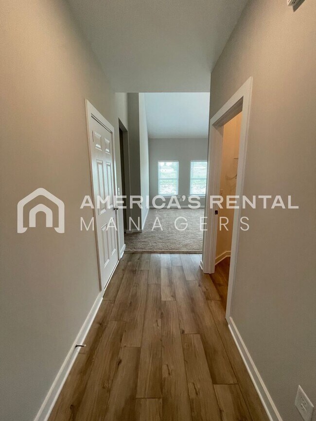 Foto del edificio - Available Now!! PRICE REDUCTION*** SIGN A ...