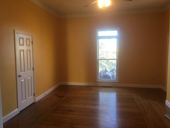 master bd rm - 775 Bridge St