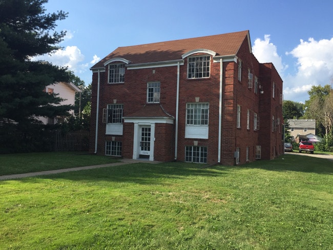 Building Photo - 2244 W Sylvania Ave