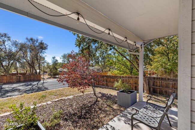 Building Photo - 2520 E Linda Vista Dr