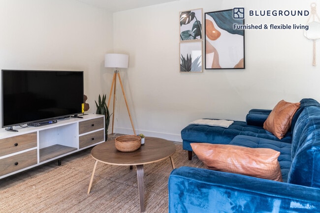 Building Photo - 312 Calle Miramar