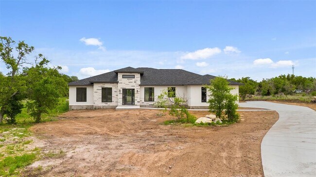 Building Photo - 333 Spicewood Trails Dr
