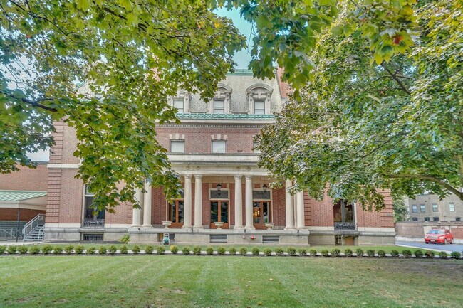 Building Photo - 166 Bryant St