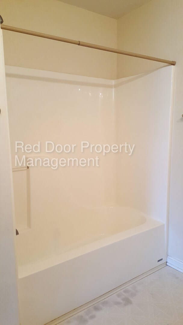 Foto del edificio - 12165 Laurelwood Dr