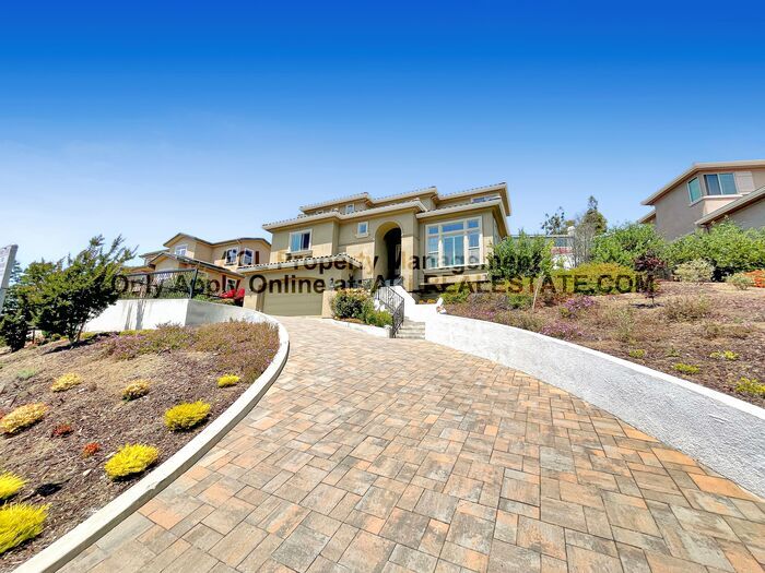 Foto principal - Beautiful 4 Bed / 3 Bath Home with Views —...