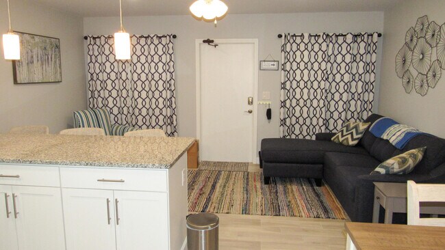 Foto del edificio - 51 Woodland Dr