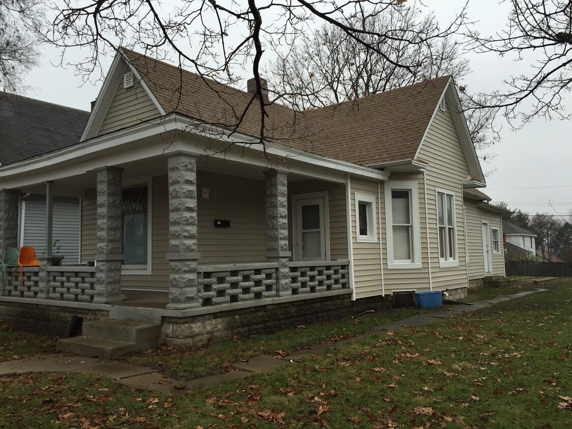 3Bed/2Bath House with Off-Street Parking, Washer/Dryer. Close to Bus Route & Pet Friendly - 3Bed/2Bath House with Off-Street Parking, Washer/Dryer. Close to Bus Route & Pet Friendly