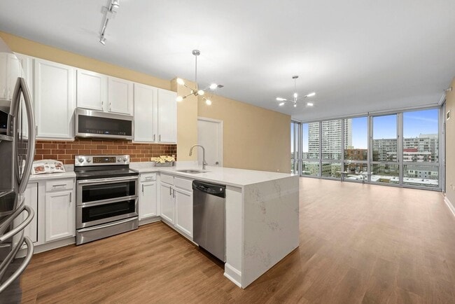 Building Photo - 1629 S Prairie Ave