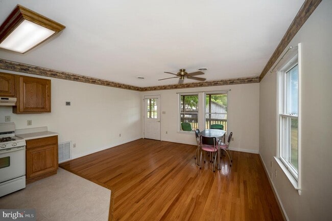 Building Photo - 875 Hartwood Rd
