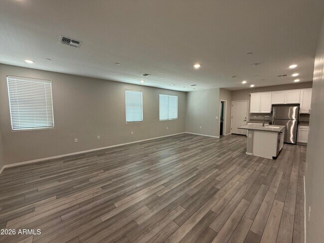 Building Photo - 2669 S Peppertree Dr