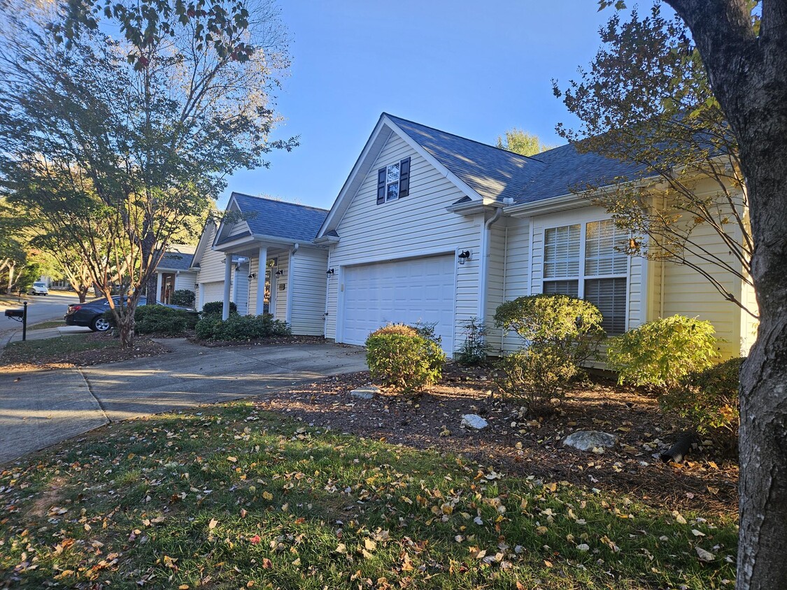 Primary Photo - 6607 Earnhardt Dr