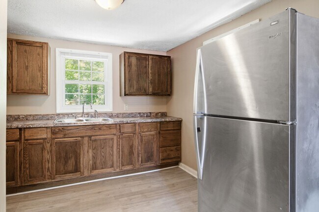 Foto del edificio - 2 Bed / 1 Bath. Pet Friendly. Off street parking.