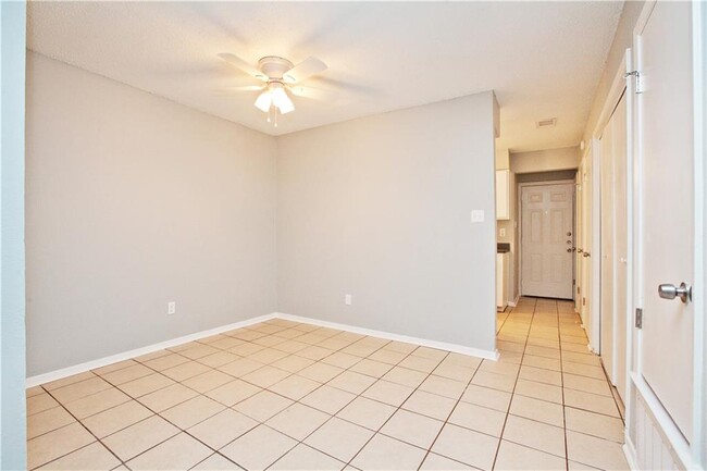 Building Photo - 8401 Colony Loop Dr