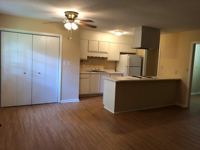 Building Photo - 100 Cord Dr