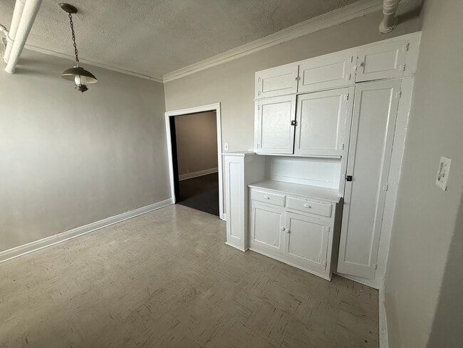 Building Photo - 3258 Maple Ave