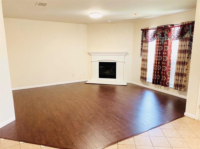 Building Photo - 1212 Redcloud Dr