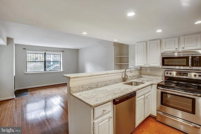 Building Photo - 1320 21st St NW