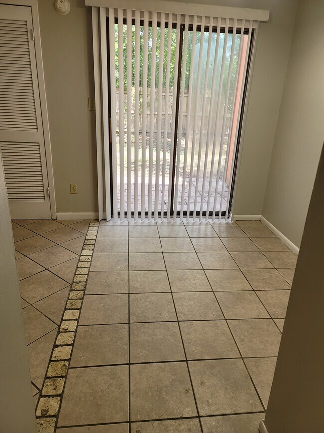 Dining Room - 696 Tyner St