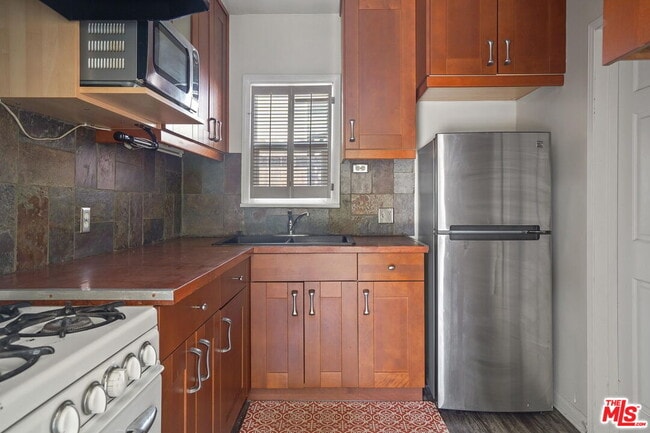 Foto del edificio - 214 6th Ave