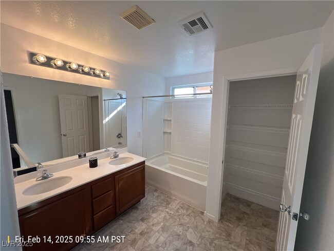 Building Photo - 7464 Edgecove Ct