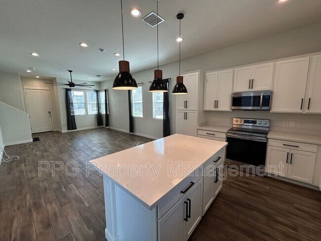 Foto del edificio - 15764 W Polk St