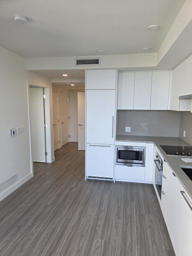 Photo du bâtiment - 13675-1107A 107A Ave