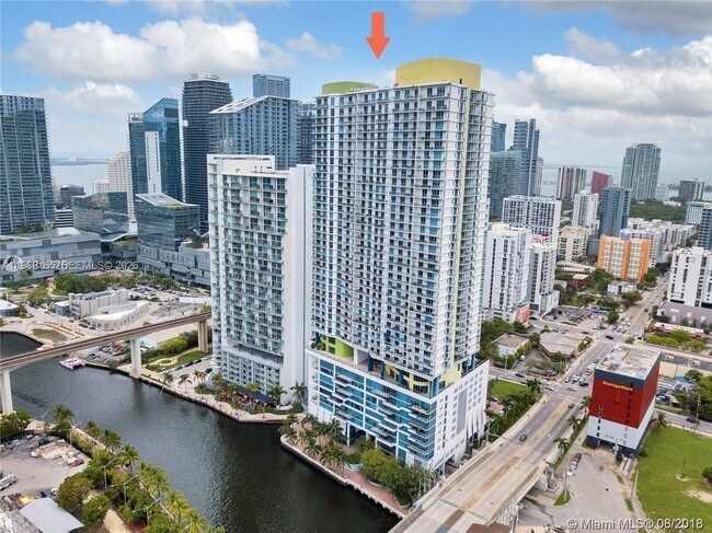 Foto del edificio - 185 SW 7th St