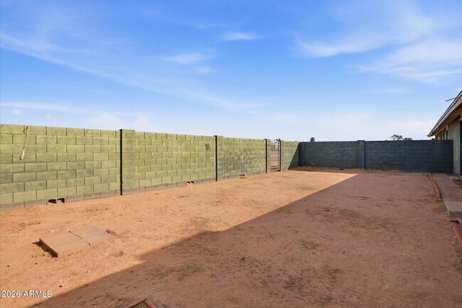 Foto del edificio - 1680 N Cameron St