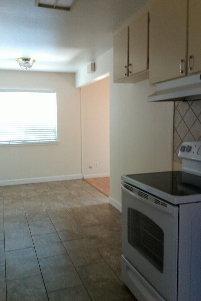 Building Photo - Lovely 3 Bedroom 1.5 Bath in Clovis