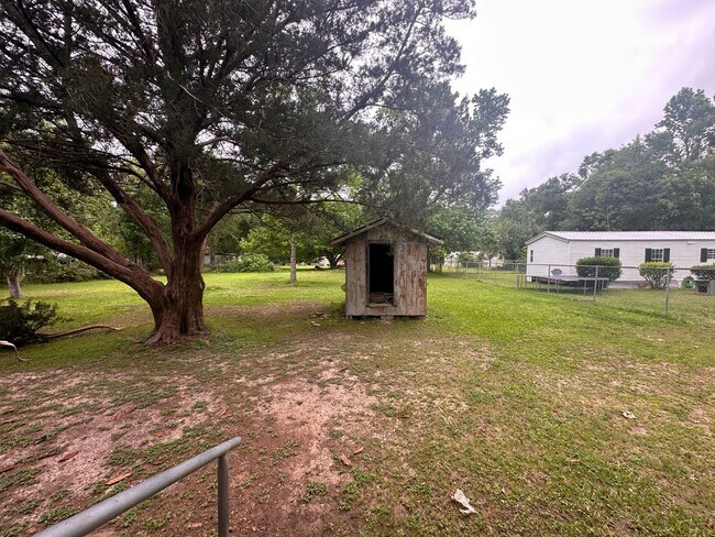Building Photo - Spacious 2/1 Kinder
