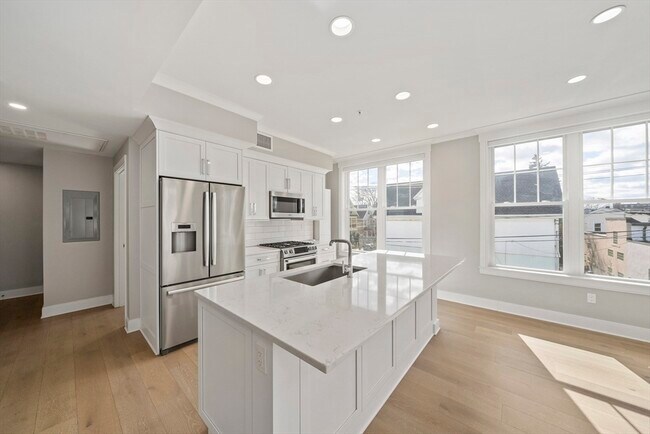Foto del edificio - 353 Summer St
