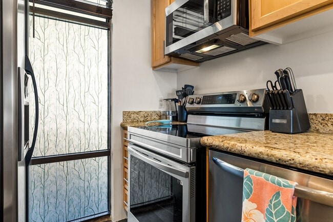 Building Photo - 4267 Marina City Dr