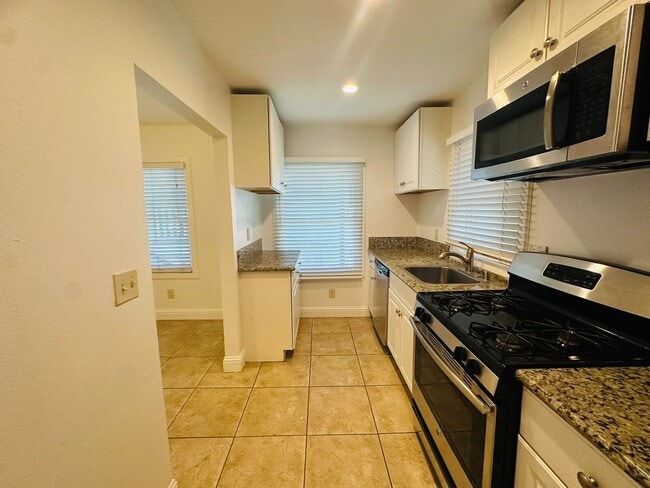Photo - Come View This Perfect 2 Bedroom 1 Bath Located In the Heart of Downtown!! House