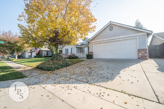 Building Photo - Fresno Westside Home, 3BR/2BA, Built 2002 ...