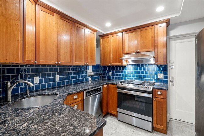 Foto del edificio - 180 Commonwealth Ave