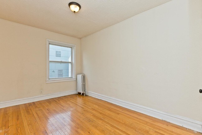 Foto del edificio - 2 bedroom in Chicago IL 60657