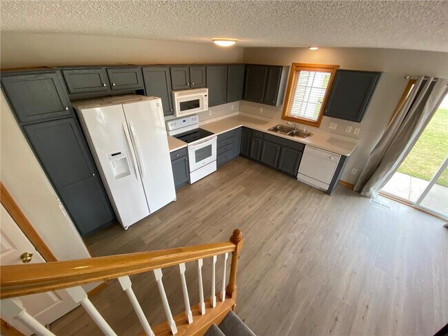 Building Photo - 17890 Tyler Dr NW