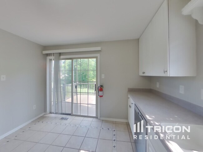Building Photo - 2108 Royal Ct