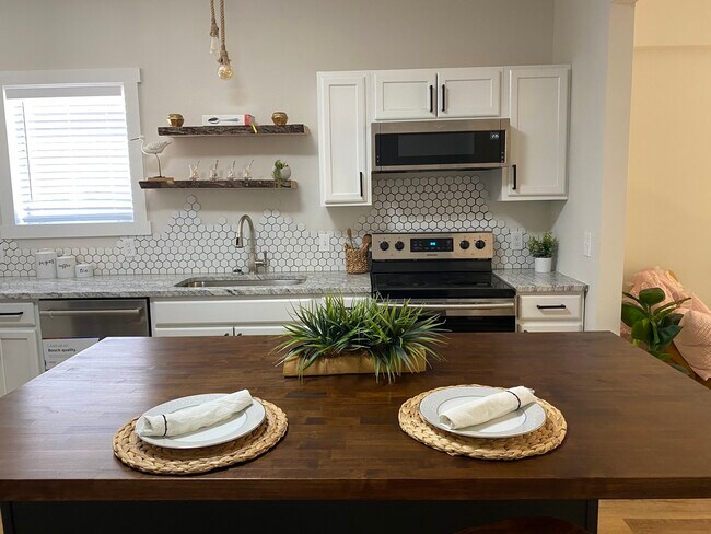 Building Photo - 2407 E 13th St