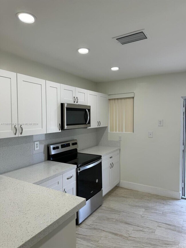Foto del edificio - 1222 NW 102nd St