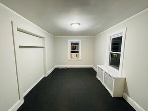 Building Photo - 111 Glen Head Rd