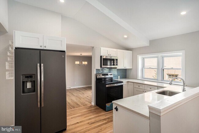 Foto del edificio - 235 Roberts Ave