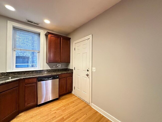 Foto del edificio - 3212 N Clifton Ave