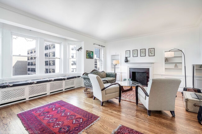 Building Photo - 5000 S Cornell Ave