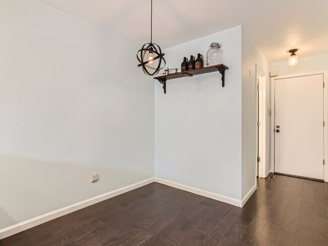 Foto del edificio - Updated Townhome in Indian Creek