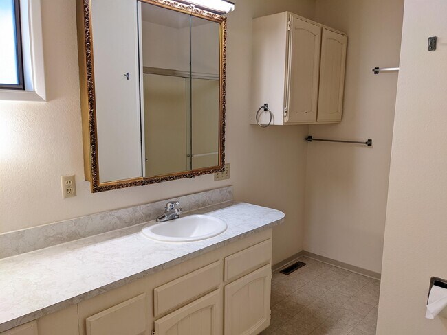 Foto del edificio - 1495 Lilac Cir